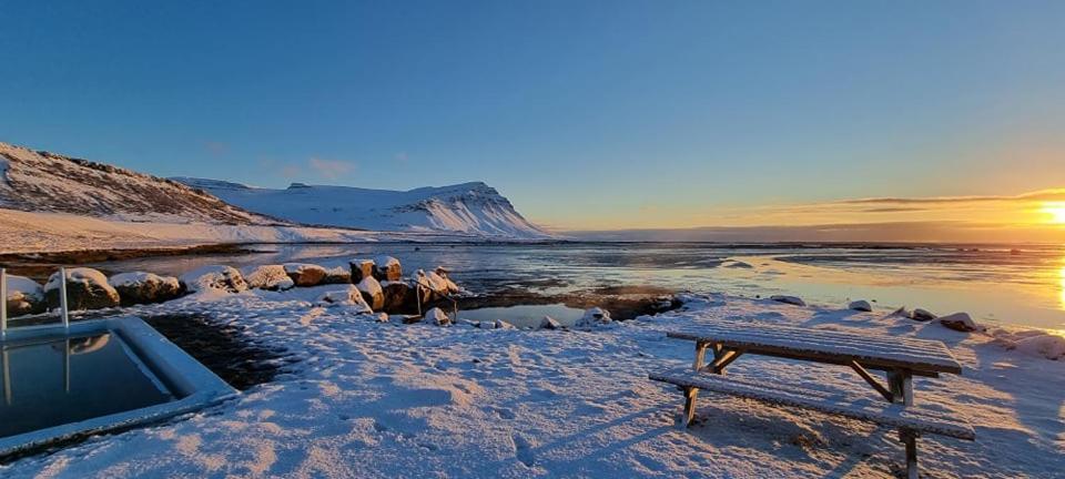 Kirkjubraut - Church Street Villa Talknafjordur Eksteriør billede