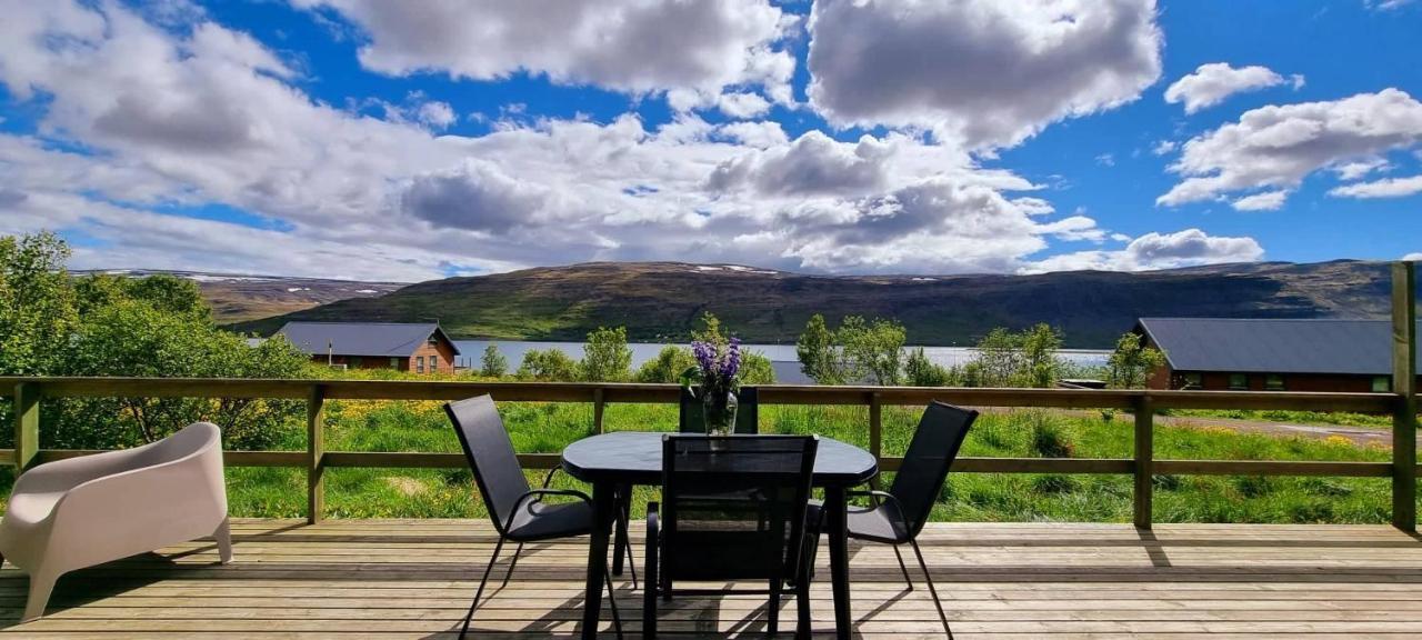 Kirkjubraut - Church Street Villa Talknafjordur Eksteriør billede