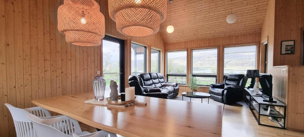 Kirkjubraut - Church Street Villa Talknafjordur Eksteriør billede