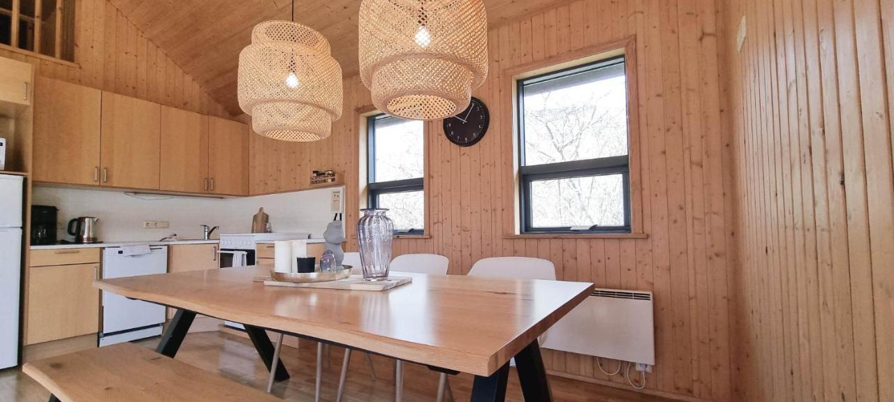 Kirkjubraut - Church Street Villa Talknafjordur Eksteriør billede